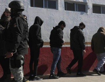 Las primeras redadas antiinmigrantes de Trump dejan 538 detenidos y cientos de deportados