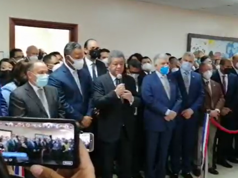 Leonel dice FP es la segunda mayor&iacute;a en el senado y elige a Bauta Rojas como su representante 