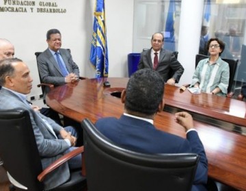 Leonel se re&uacute;ne con el pleno de la JCE en Funglode