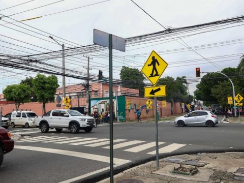 Ciudadanos violan Ley 63-17 al instalar se&ntilde;al&eacute;tica en las v&iacute;as sin autorizaci&oacute;n
