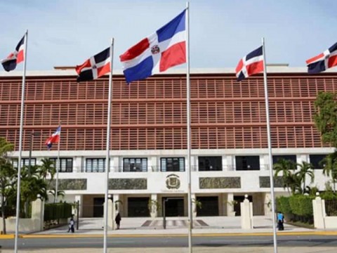Nueva ley abre las puertas a la importaci&oacute;n de comida sin aranceles en casos de emergencia