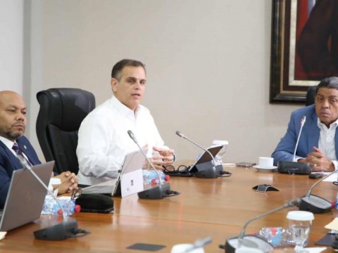 Gabinete econ&oacute;mico del Gobierno visita C&aacute;mara de Diputados