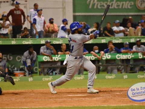 Licey escala el segundo lugar al ganarle a las Estrellas