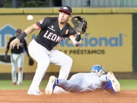 Licey vs. Escogido, juego cuatro; rozar el abismo o acercarse a la gloria