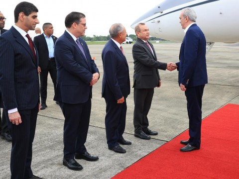 Presidente Abinader llega a Panam&aacute;, donde ser&aacute; orador principal del Congreso Mundial de Zonas Francas