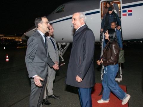 Presidente Abinader llega a Par&iacute;s donde se reunir&aacute; con su hom&oacute;logo Emmanuel Macron y participar&aacute; en Foro Global Anticorrupci&oacute;n e Integridad