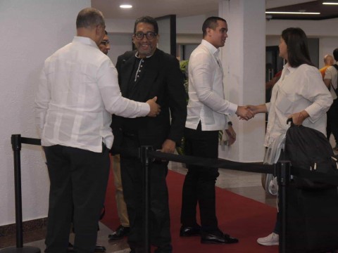 Arriba al pa&iacute;s delegaci&oacute;n dominicana de c&oacute;nsules y diplom&aacute;ticos desde Venezuela