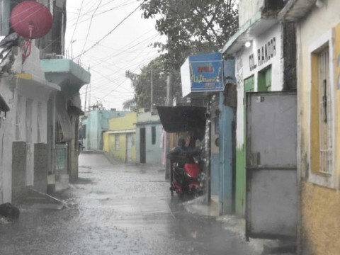 Lluvias continuar&aacute;n este jueves y viernes por vaguada asociada al hurac&aacute;n Lee