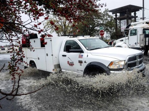 Lluvia y nieve azotan el norte de California y provocan al menos dos muertos en Wahington