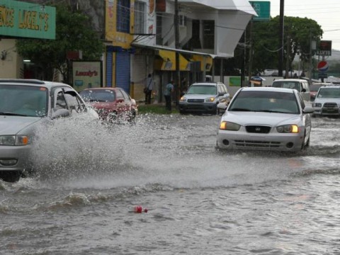 Declaran alerta preventiva en 13 departamentos de Honduras por una onda tropical
