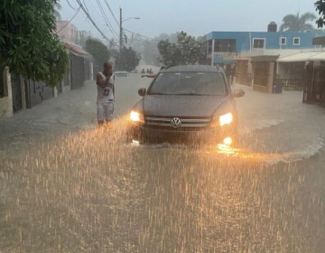 Las lluvias continuar&aacute;n este martes por onda tropical y vaguada
