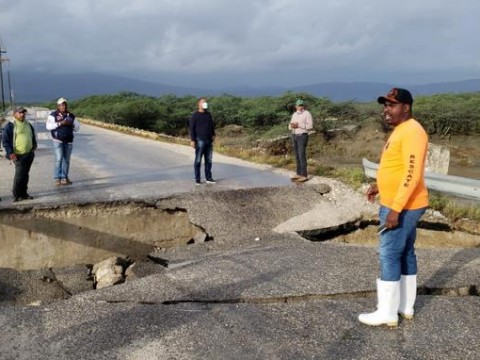 Lluvias causan colapso del puente Neyba- Duverg&eacute;