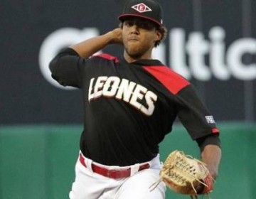 Lo que Almeng&oacute; y Espinal dicen que har&aacute;n desde el bullpen del Escogido