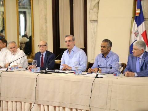 Presidente Abinader propone gran pacto entre gobierno, partidos pol&iacute;ticos y sociedad civil para enfrentar cambio clim&aacute;tico