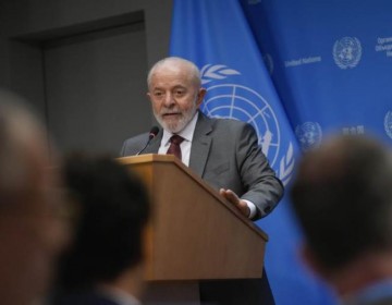 Lula cancela viaje a cumbre BRICS tras accidente dom&eacute;stico