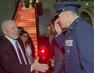 Lula llega a Colombia para tratar con Petro agenda bilateral e inaugurar Feria del Libro