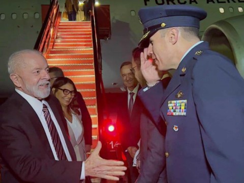 Lula llega a Colombia para tratar con Petro agenda bilateral e inaugurar Feria del Libro