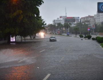 Lunes de aguaceros por vaguada y humedad transportada por el viento del sureste