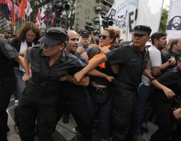Argentina: manifestantes exigen alimentos para los comedores populares y rechazan ajuste