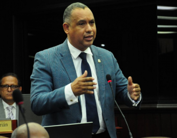 Alexis Jim&eacute;nez defiende renegociaci&oacute;n de contrato con Aerodom y niega sea lesivo