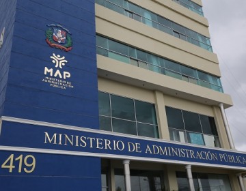 Gobierno dispone reducci&oacute;n de jornada laboral este viernes en instituciones p&uacute;blicas