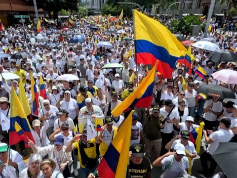 Marchas de apoyo a &Aacute;lvaro Uribe movilizan a Colombia