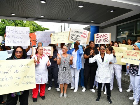 M&eacute;dicos, enfermeras y bioanalistas protestan porque recibieron pago de hasta 20 pesos