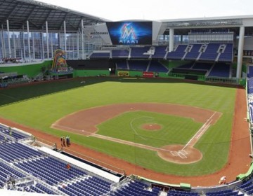 Marlins de Miami posponen su primer partido en casa por brote de COVID-19
