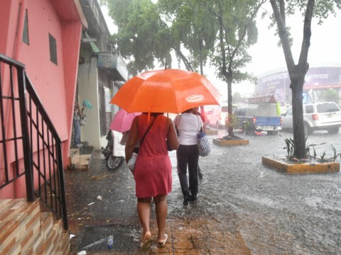 Mi&eacute;rcoles de poco calor, posibles lluvias y oleaje anormal