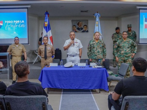 Migraci&oacute;n entrena nuevos agentes especializados para reforzar interdicci&oacute;n