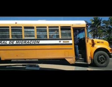 Haitiano cae de segundo durante operativo de Migraci&oacute;n