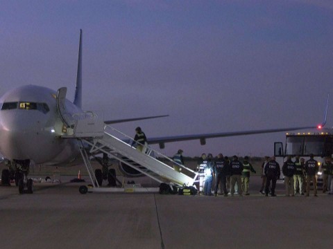 Llega a Venezuela primer avi&oacute;n de EEUU con migrantes tras acuerdo Biden-Maduro