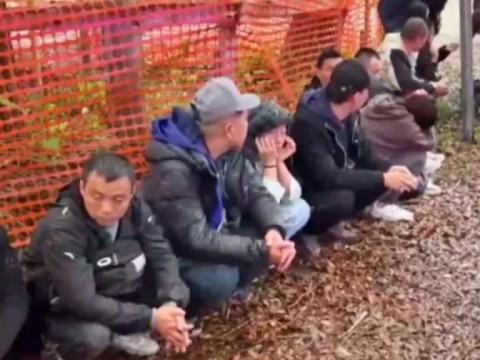 Detienen a tres cubanos que transportaban a m&aacute;s de 20 inmigrantes en un cami&oacute;n de mudanza
