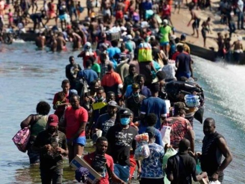 Joe Biden ordena restricciones migratorias en la frontera con M&eacute;xico