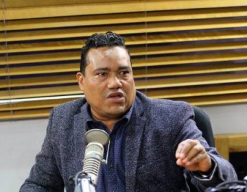 Miguel C&eacute;spedes tambi&eacute;n critica letras de canciones urbanas, pero luego se retracta y pide disculpas