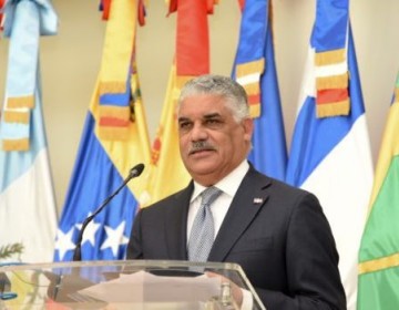 Miguel Vargas arriba a El Salvador para participar en traspaso Presidencia de la Celac