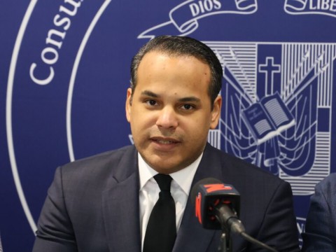 Miguel V&aacute;squez favorece c&oacute;nsules de RD solo reciban salario y gastos de representaci&oacute;n 