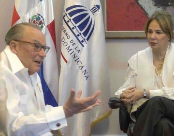 Ministra de Cultura se re&uacute;ne con el empresario Frank Rainieri