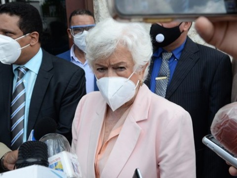 &ldquo;Las botellas impiden el disfrute de servicios p&uacute;blicos a la poblaci&oacute;n&rdquo; dice Milagros Ortiz Bosch