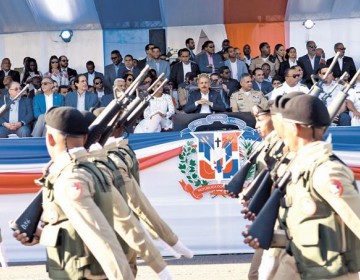 Desfile Militar en honor a los patricios tuvo baja asistencia este a&ntilde;o