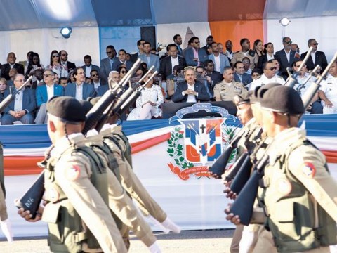 Desfile Militar en honor a los patricios tuvo baja asistencia este a&ntilde;o