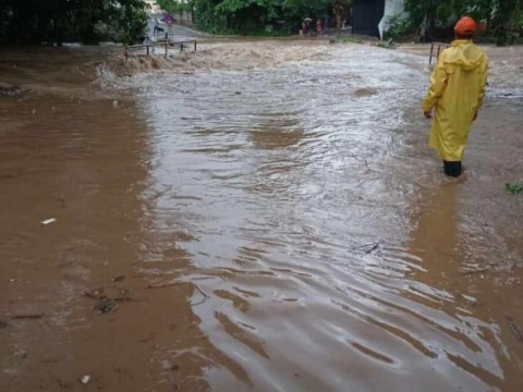 Educaci&oacute;n autoriz&oacute; suspensi&oacute;n de clases en zonas donde sea "imposible" impartir docencia por lluvias
