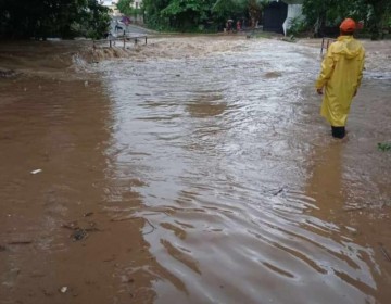 Educaci&oacute;n autoriz&oacute; suspensi&oacute;n de clases en zonas donde sea "imposible" impartir docencia por lluvias