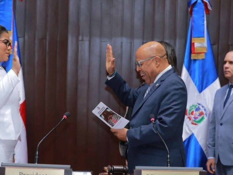 Diputados escogen a Minerva Fr&iacute;as para ocupar la curul de su padre fallecido