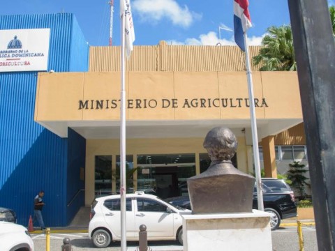 Ministerio de Agricultura confirma investigaci&oacute;n interna, pero niega detenciones