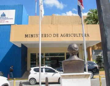 Ministerio de Agricultura confirma investigaci&oacute;n interna, pero niega detenciones