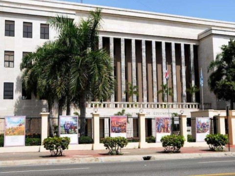 Ministerio de Educaci&oacute;n fortalece la protecci&oacute;n estudiantil con nueva pol&iacute;tica de convivencia digital en las escuelas