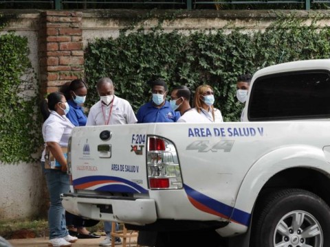 Salud P&uacute;blica supervisa torre en Piantini donde murieron madre y su beb&eacute; tras fumigaci&oacute;n
