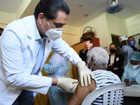 Faltan m&aacute;s de 400 mil personas por vacunar para llegar al 70%