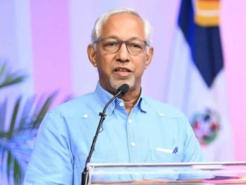 Ministro de Educaci&oacute;n exhorta a los maestros a no paralizar la docencia